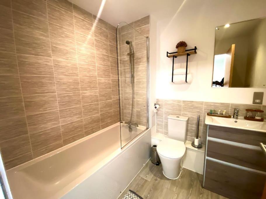 Prime Suite 2 Bedroom Apartment With Rooftop Terrace Manchester Exterior photo